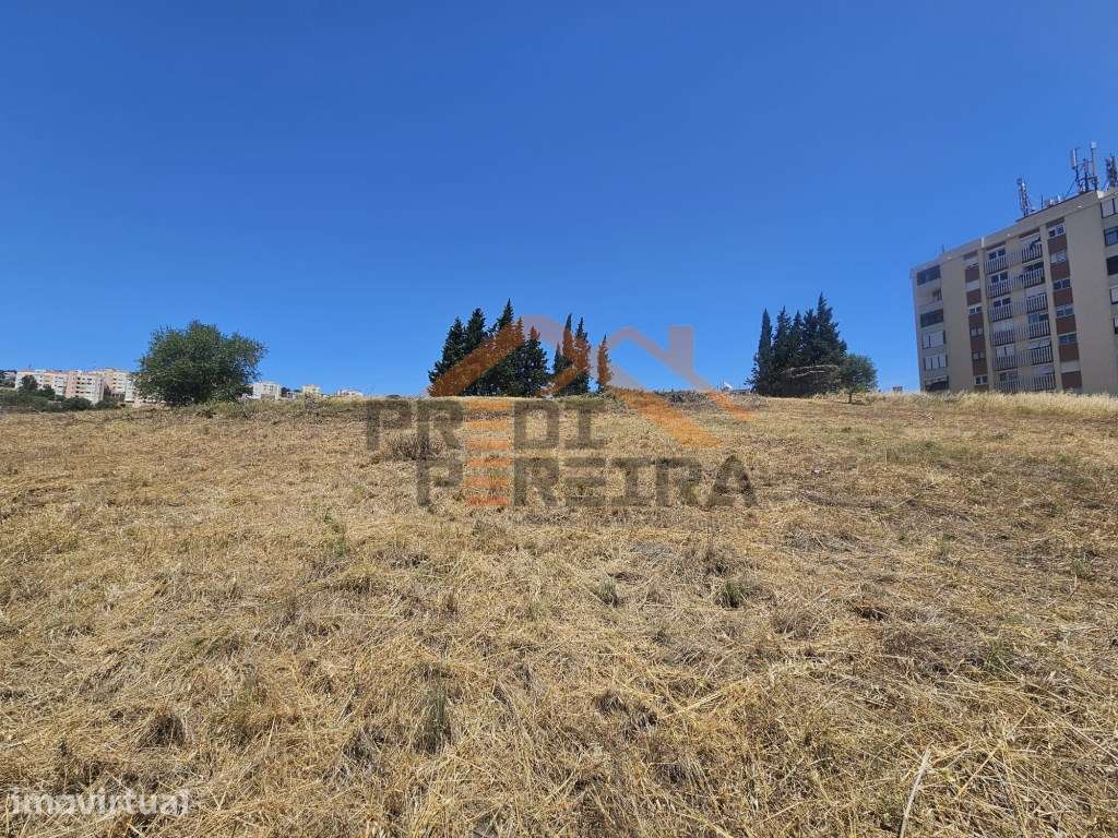 Situado na Ramada, 1800 m² terreno - Excelente Oportunidade de Inve... - Grande imagem: 3/24