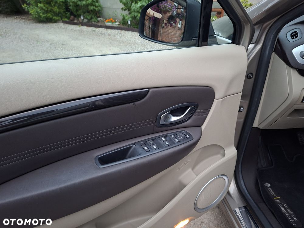 Renault Scenic 2.0 16V Emotion - 11