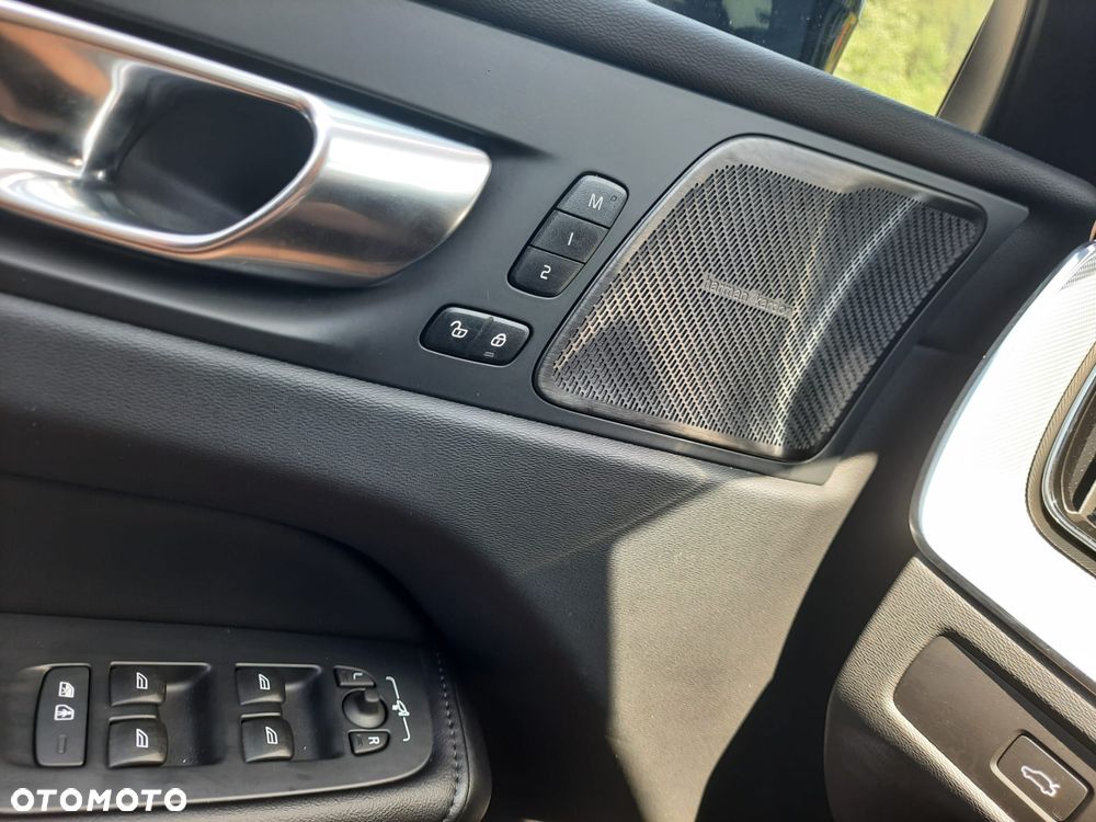 Volvo XC 60 B4 D Plus Dark - 10
