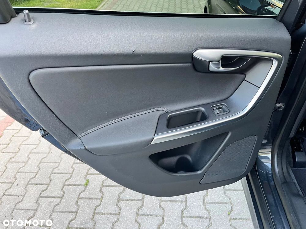 Volvo XC 60 D4 Momentum - 21