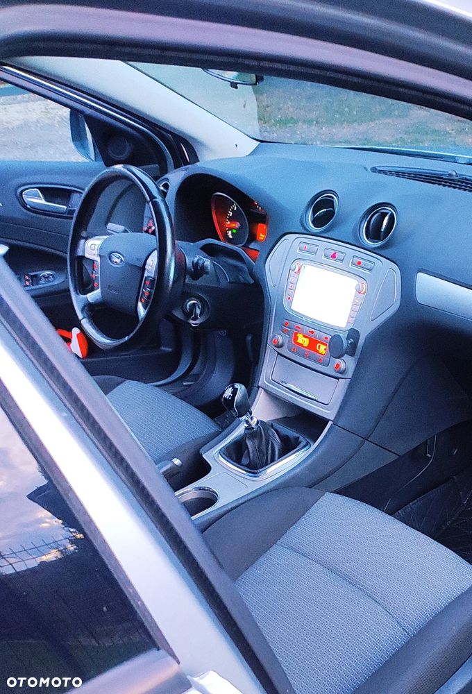 Ford Mondeo 2.5 Titanium - 13