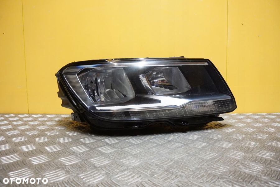 VW TIGUAN 2016 - REFLEKTOR LAMPA ZWYKŁA HALOGENOWA PRAWA USA - 1