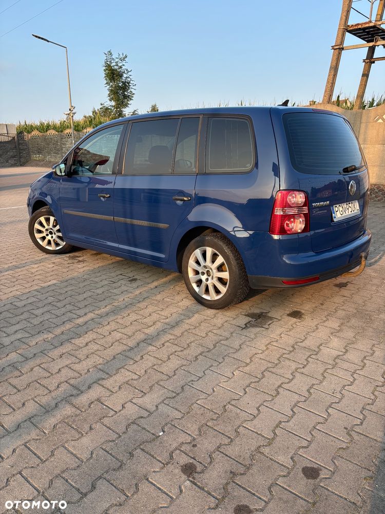 Volkswagen Touran 1.9 TDI DSG - 4