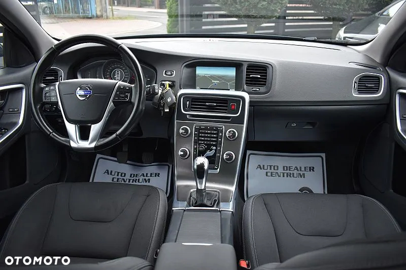 Volvo V60 D4 Momentum - 25