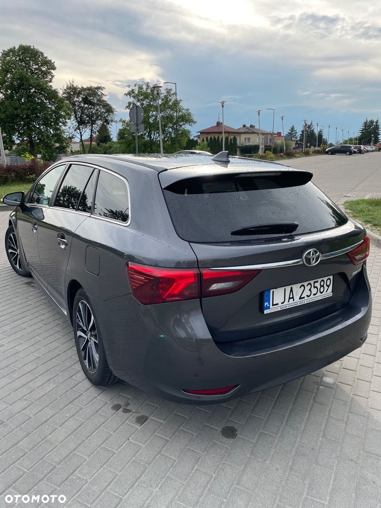 Toyota Avensis 2.0 D-4D Premium - 6