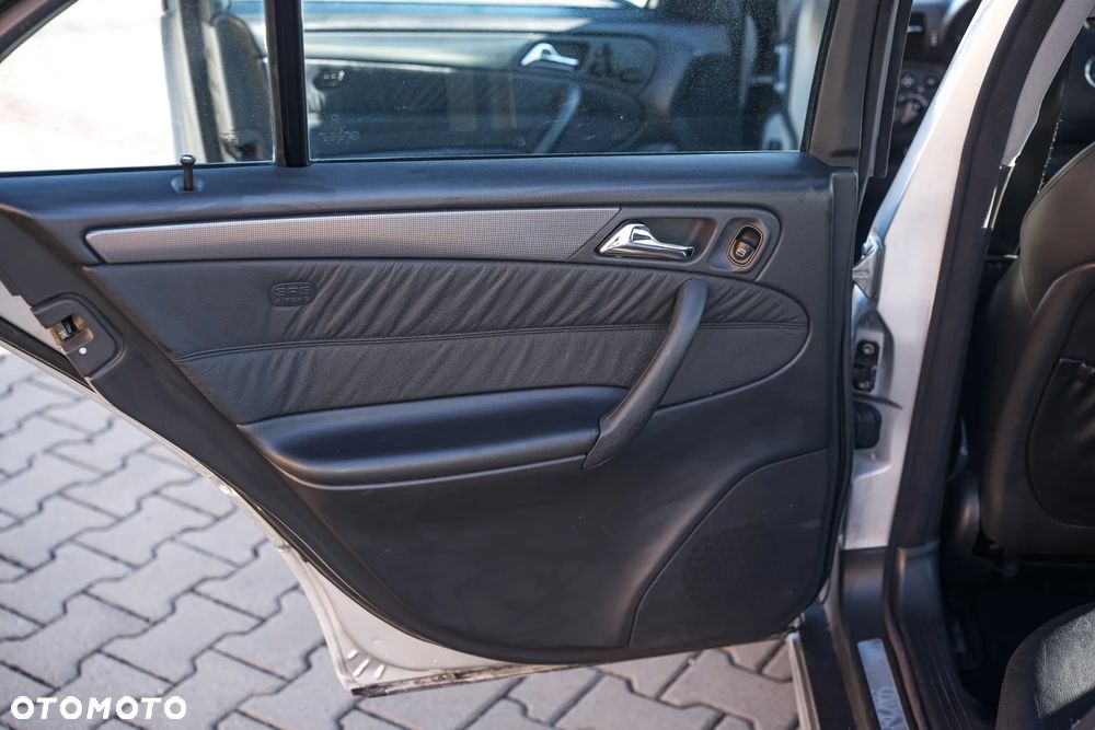 Mercedes-Benz Klasa C 32 AMG - 17