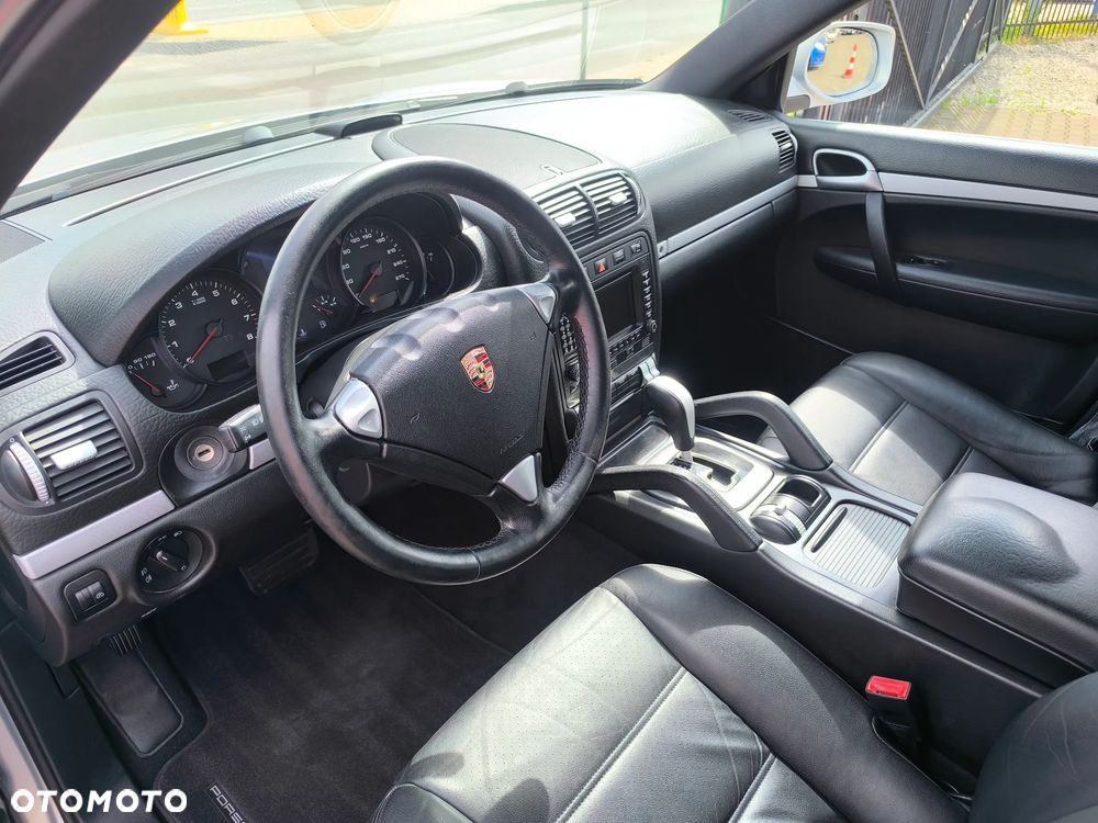 Porsche Cayenne - 8