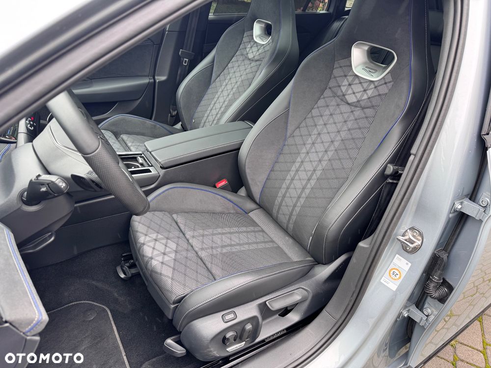 Volkswagen Passat 2.0 TDI SCR R-Line Plus DSG - 11