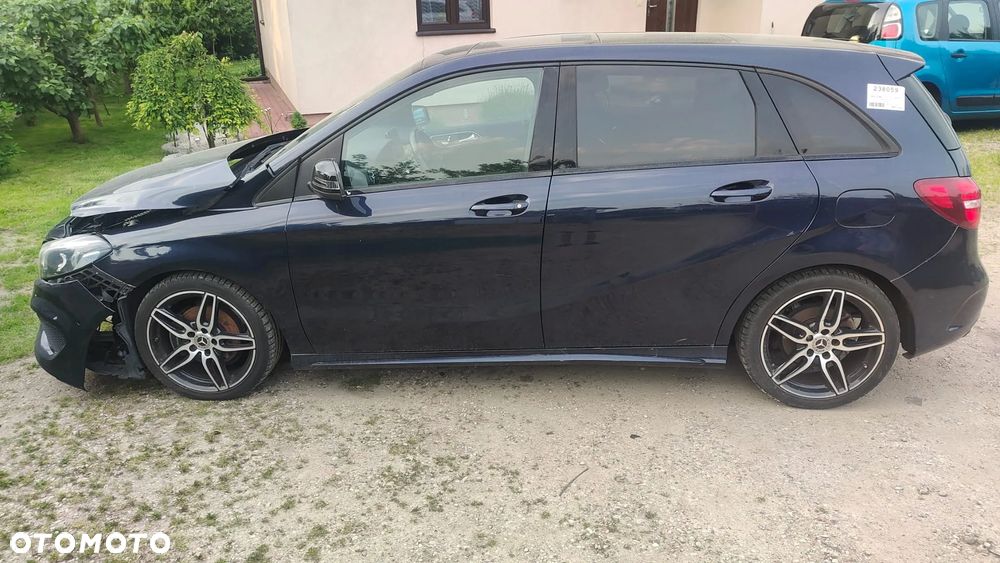 Mercedes-Benz Klasa B 180 d BlueEFFICIENCY Edition Style - 4