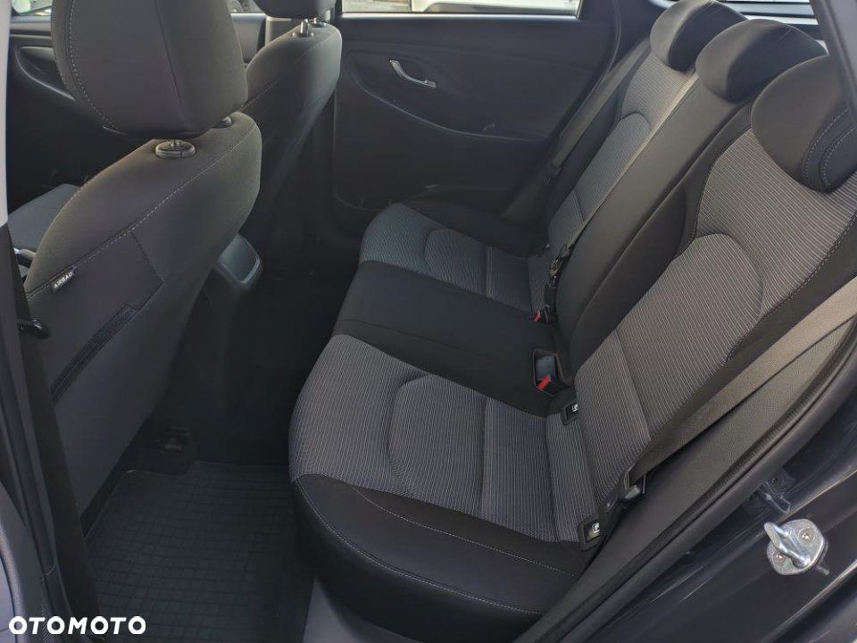 Hyundai i30 1.5 DPI Classic + - 13