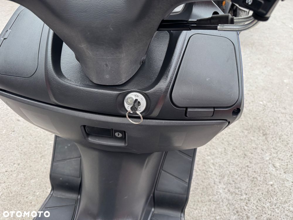 Suzuki Burgman - 12