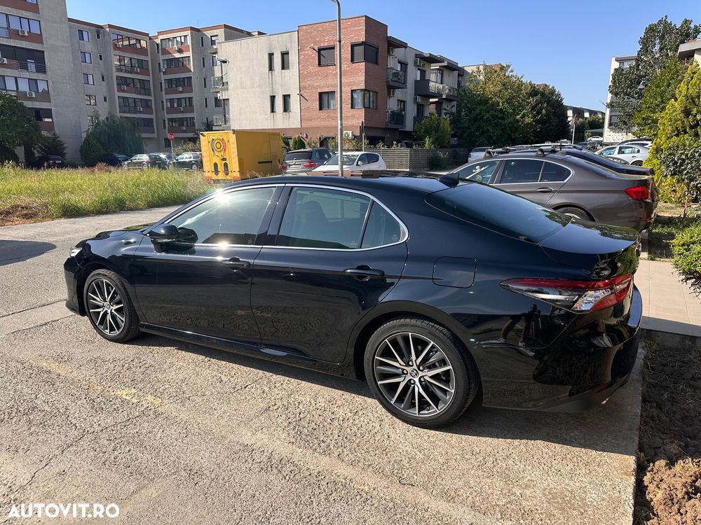 Toyota Camry Luxury - 5