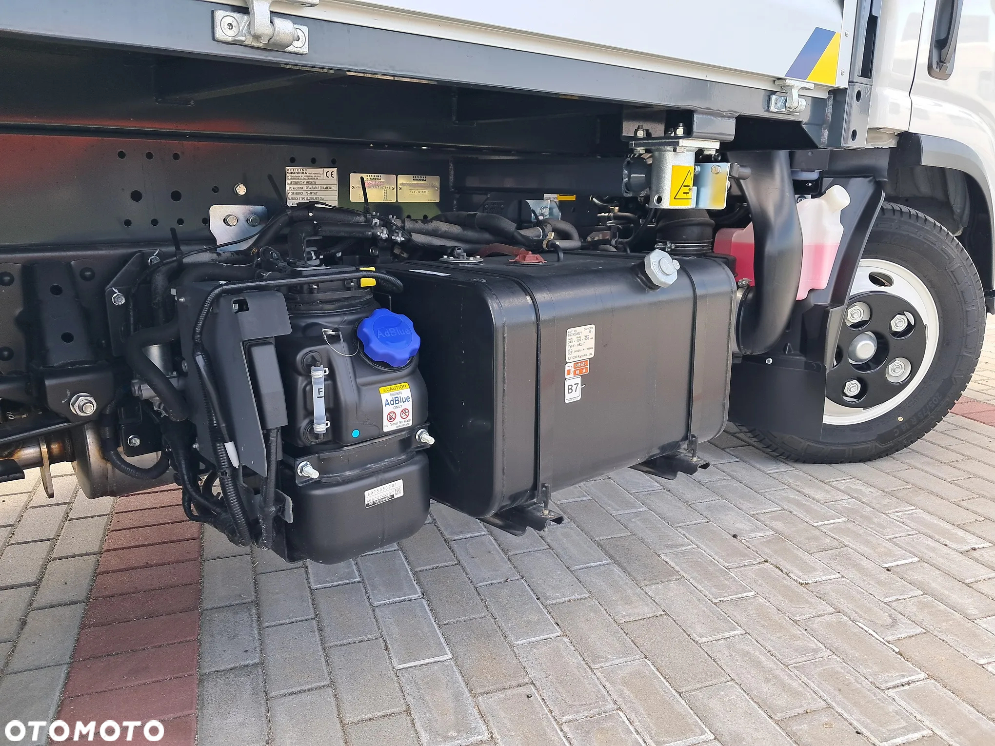 Isuzu M27 - 13