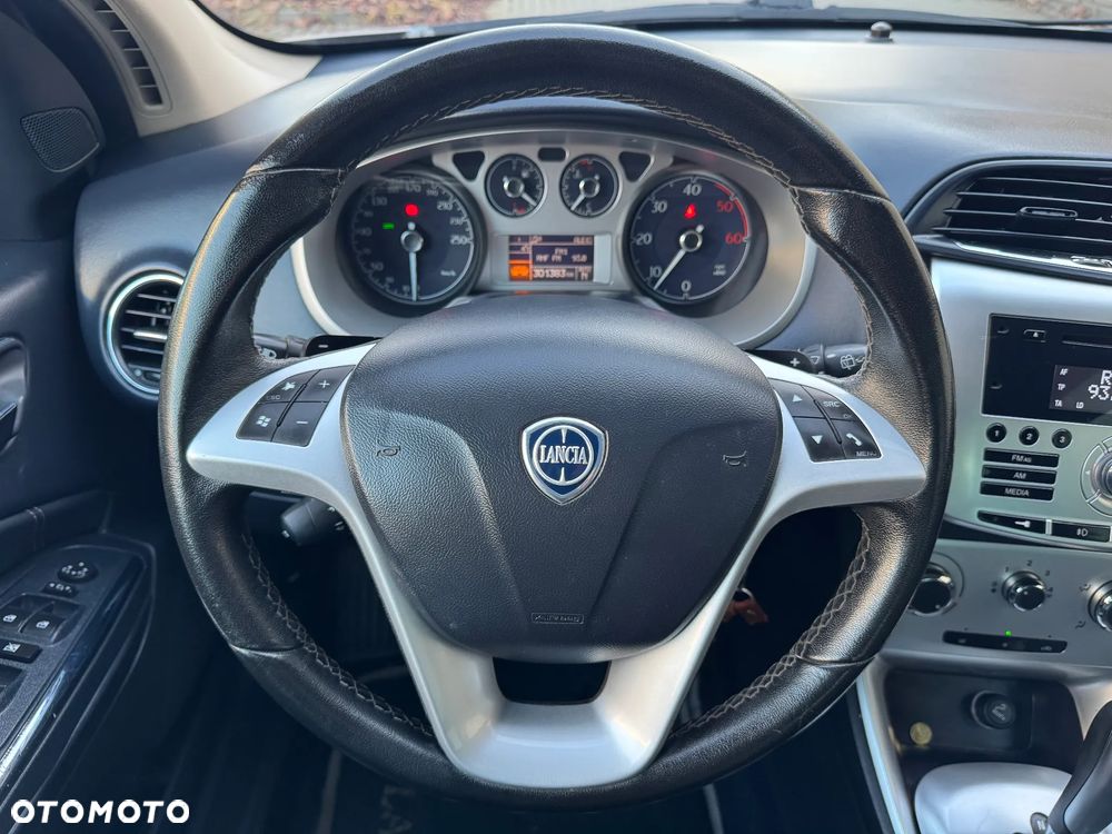 Lancia Delta 1.6 MultiJet 16v DFN6 Silver - 14