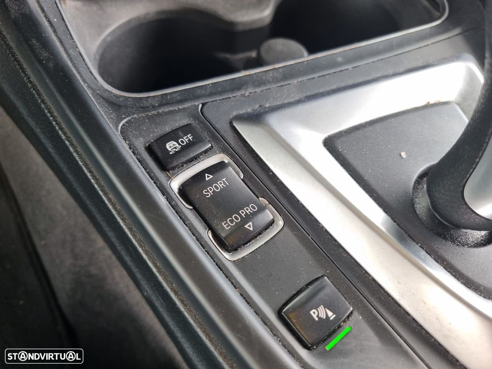 BMW 330 e iPerformance Line Luxury - 23