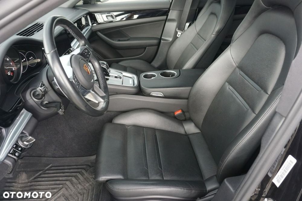 Porsche Panamera 4 - 9