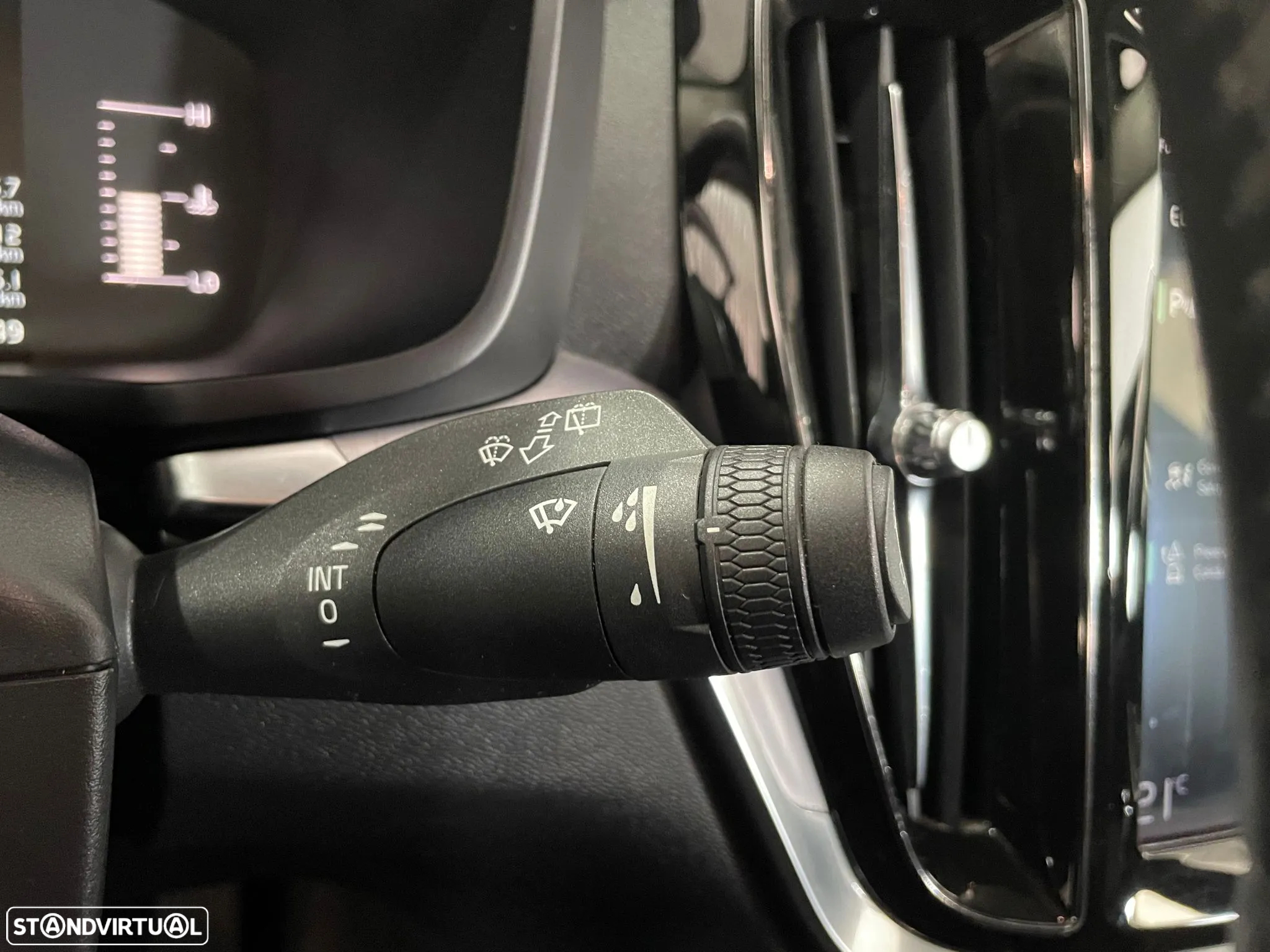 Volvo V60 2.0 D3 Momentum - 24
