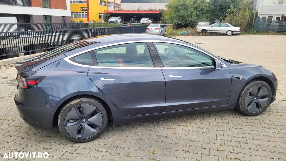Tesla Model 3 Standard Reichweite Plus Hinterradantrieb - 28