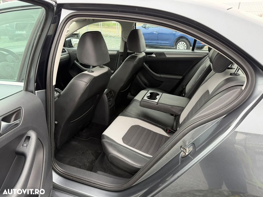 Volkswagen Jetta 2.0 TDI DPF Comfortline - 9