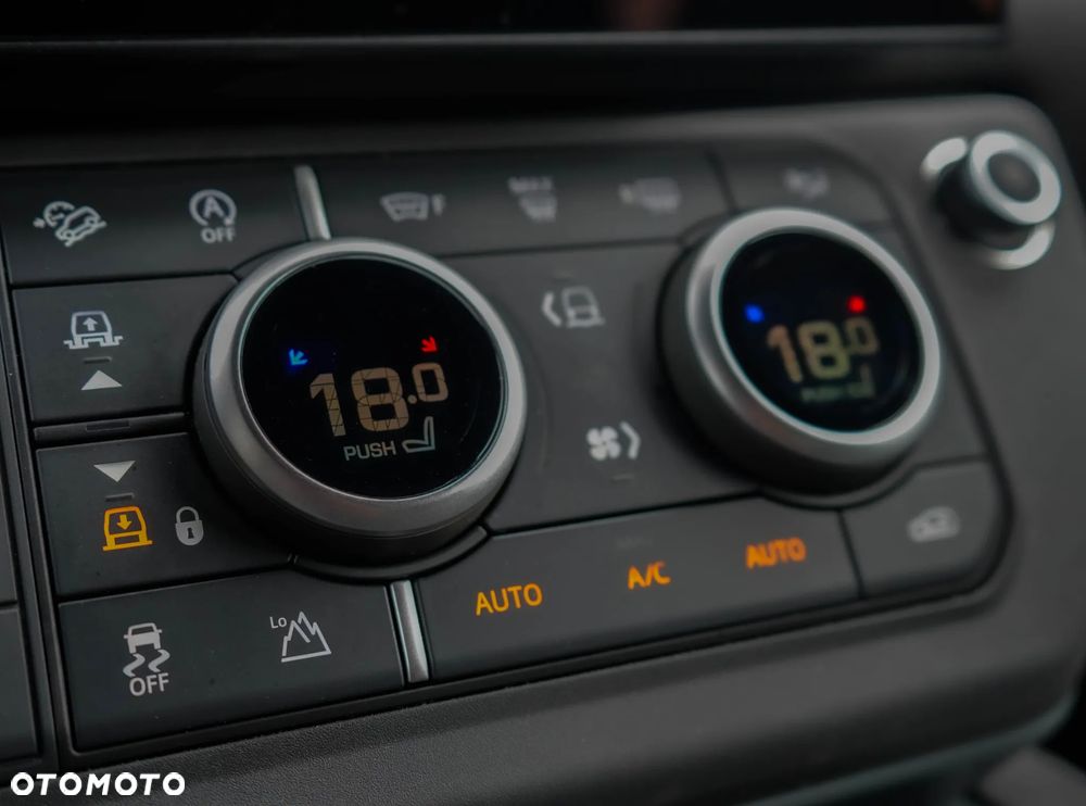 Land Rover Defender 3.0 D350 mHEV X-Dynamic SE - 22