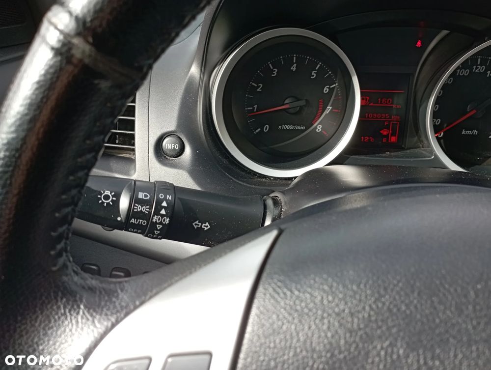 Mitsubishi Lancer 1.6 Intense - 14