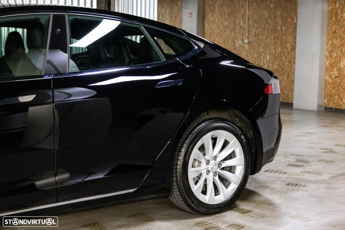 Tesla Model S - 17