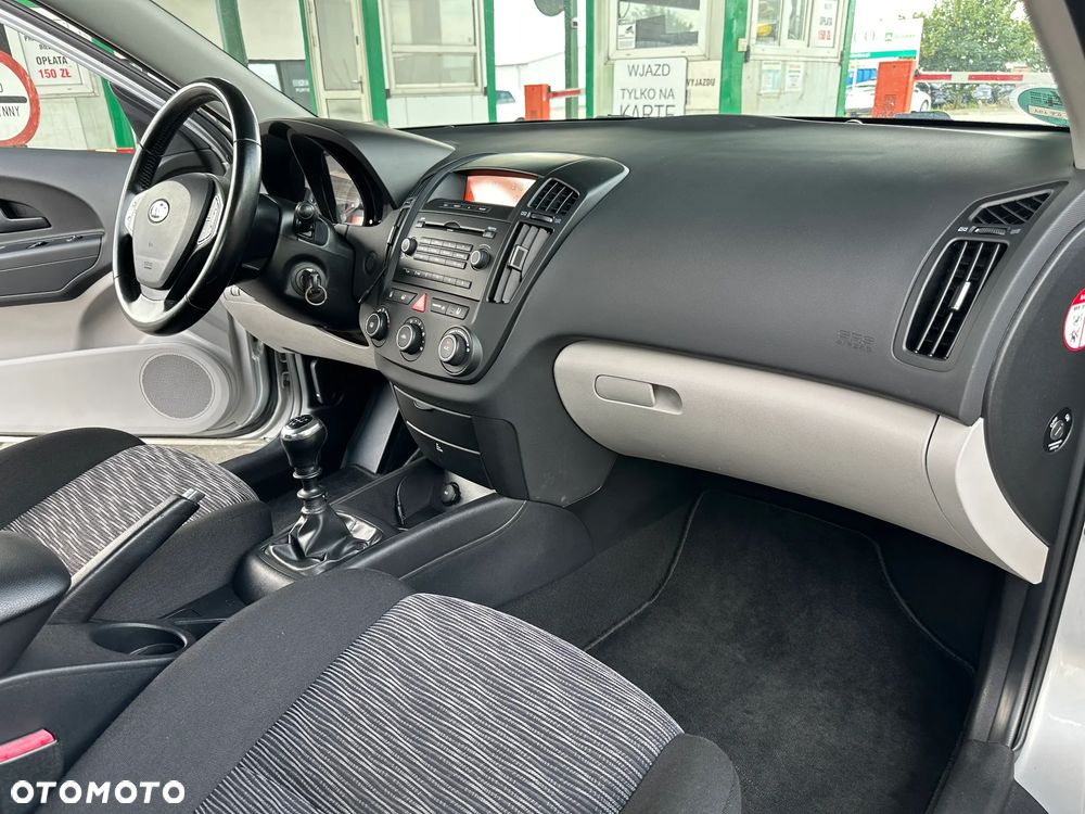 Kia Ceed - 13