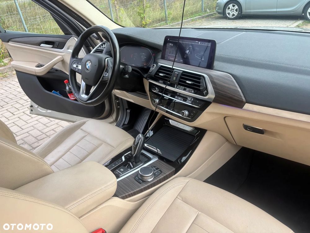 BMW X3 xDrive30i Luxury Line - 7