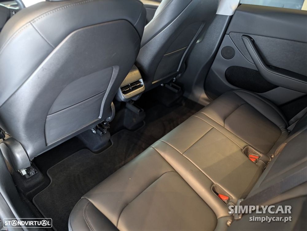 Tesla Model Y Long Range Dual Motor AWD - 8