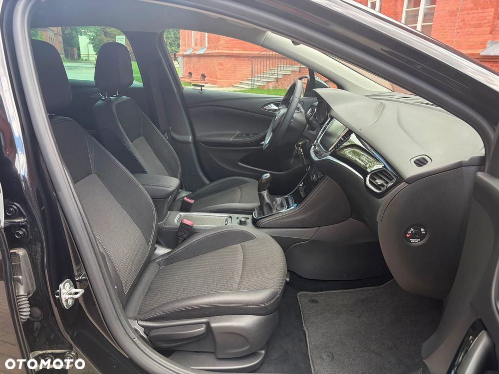 Opel Astra 1.6 CDTI Cosmo - 11
