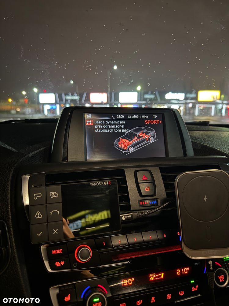 BMW Seria 2 218d - 34