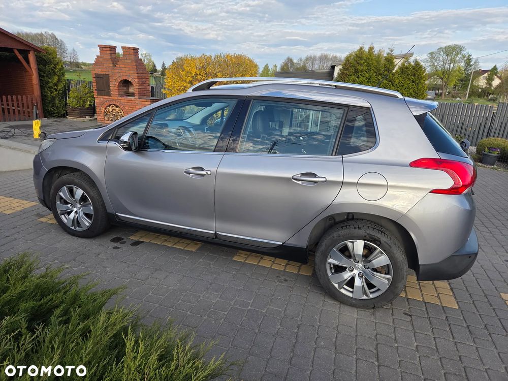 Peugeot 2008 1.6 e-HDi Allure S&S - 8