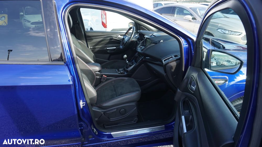 Ford Kuga 1.5 EcoBoost 2x4 ST-Line - 11