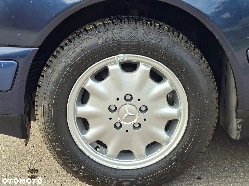 Mercedes-Benz Klasa E 240 Classic - 5