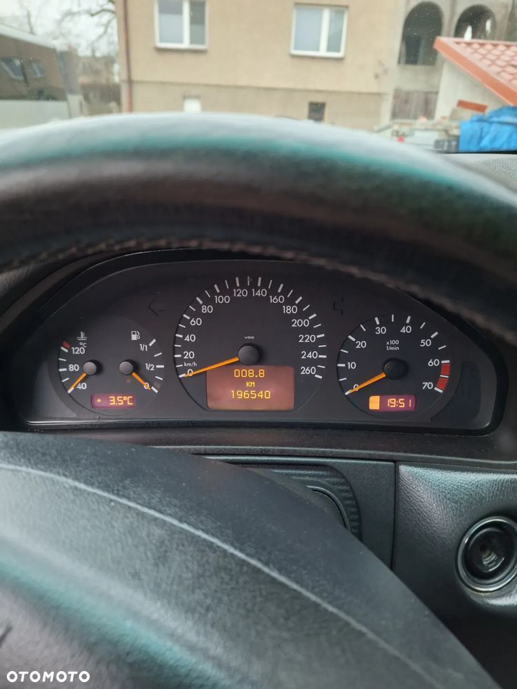 Mercedes-Benz Klasa E 280 T 4 Matic Elegance - 10