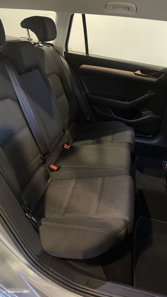 VW Passat Variant - 52