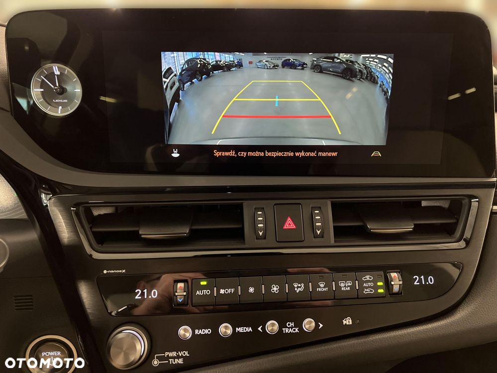 Lexus ES 300h Business Edition - 23