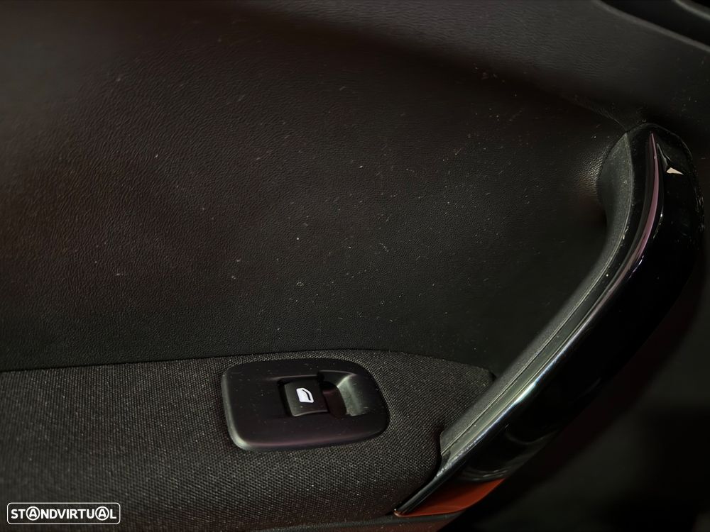 Peugeot 208 1.2 PureTech Signature - 30