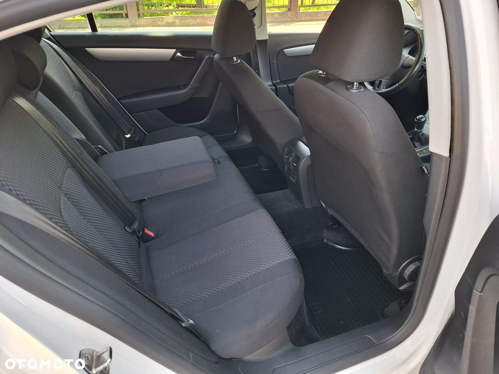 Volkswagen Passat 1.6 TDI Trendline - 11