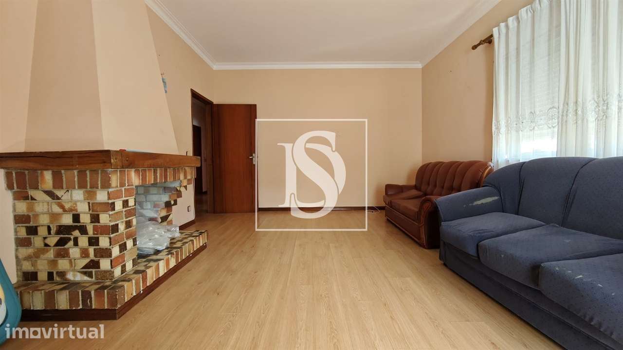 Apartamento T3 em Darque com muito espaço, 3 varandas e sótão - Grande imagem: 2/19