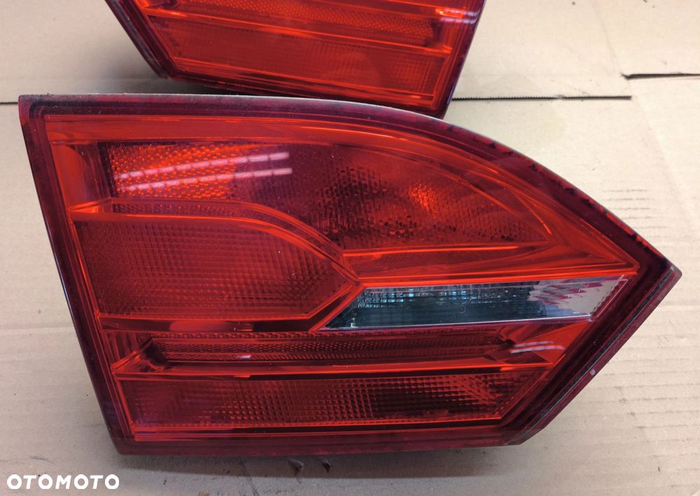 Jetta VI lampa tylna tył w klapę EU stan bdb bez uszkodzeń 2010-18r Volkswagen - 3