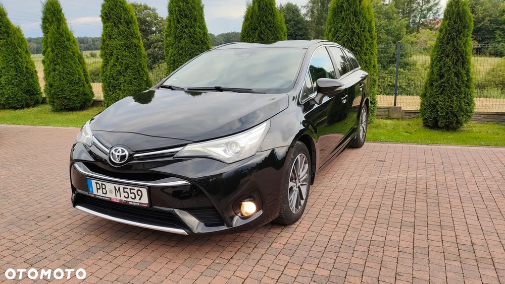 Toyota Avensis 2.0 D-4D Premium - 2
