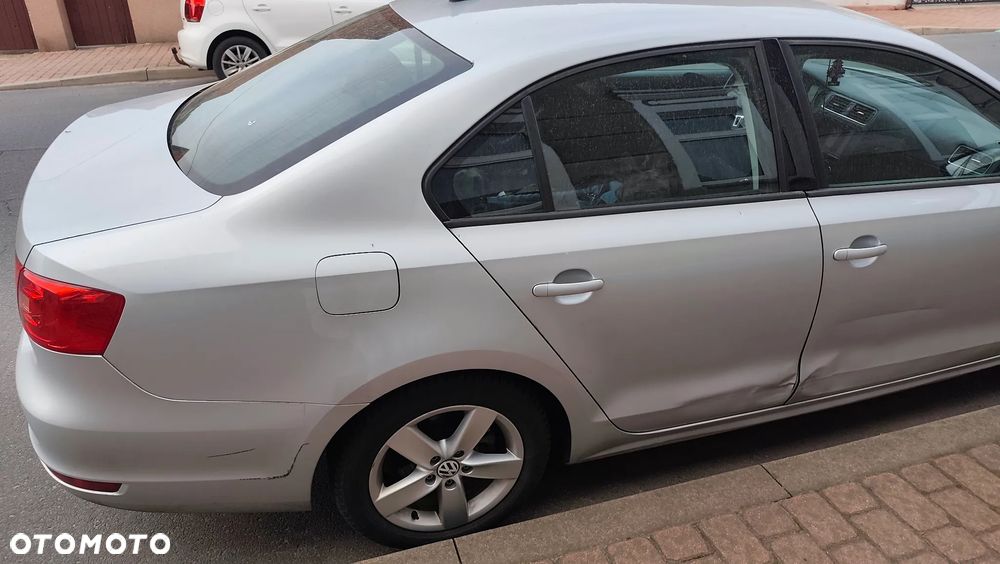 Volkswagen Jetta 1.6 TDI Comfortline - 4