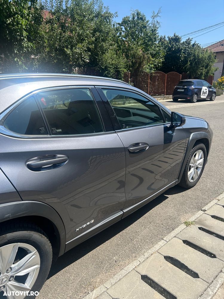 Lexus UX 250h FWD Business - 3