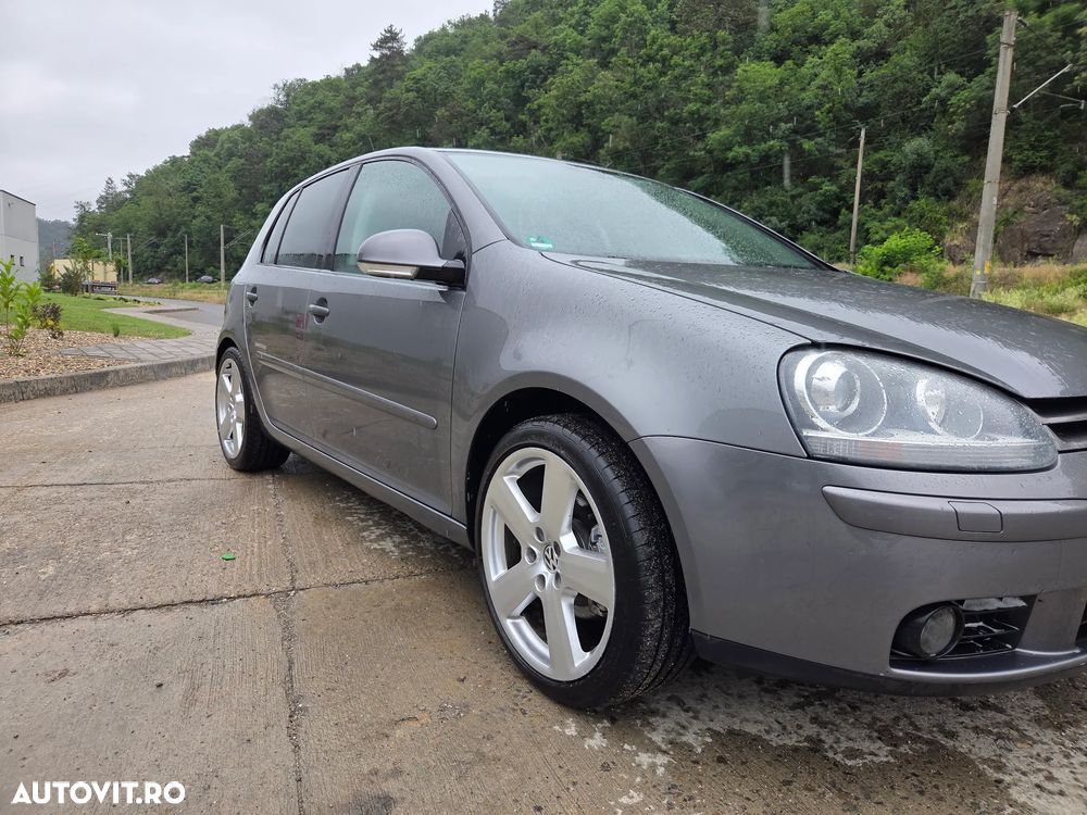 Volkswagen Golf - 1