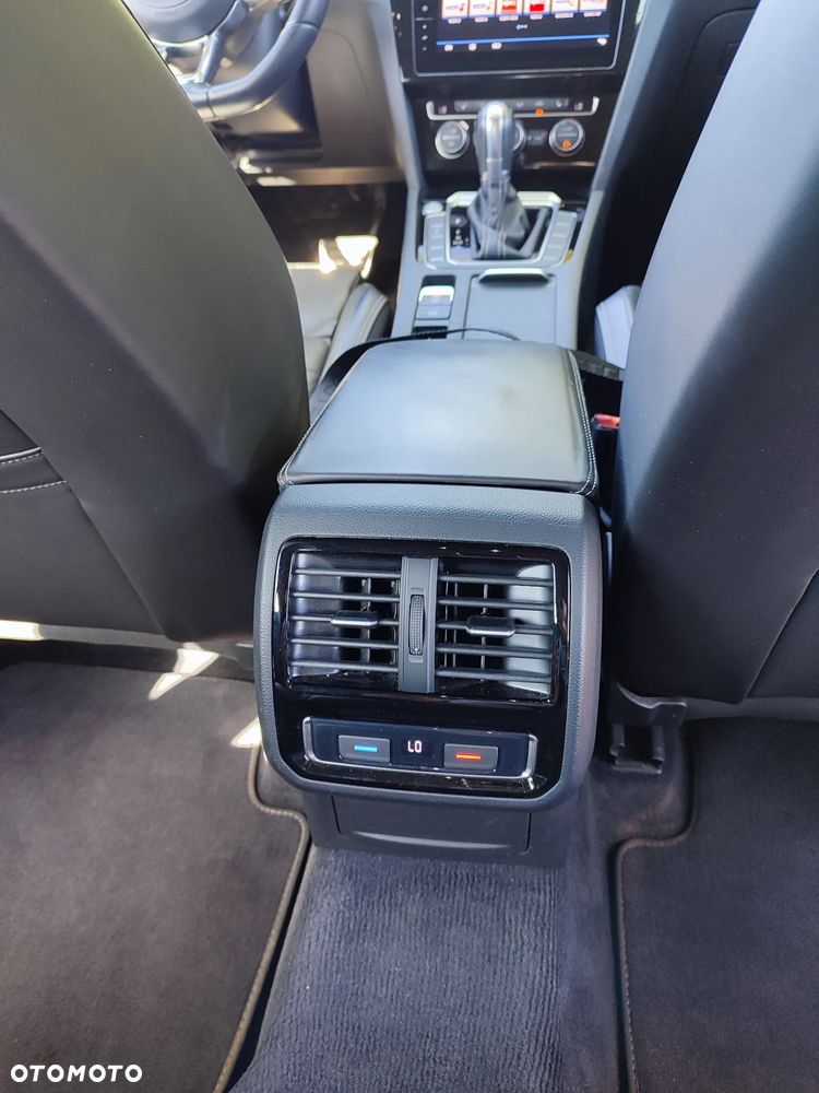 Volkswagen Passat 2.0 TDI SCR DSG Comfortline - 29