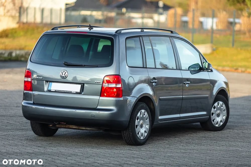 Volkswagen Touran 1.9 TDI DSG Trendline - 11