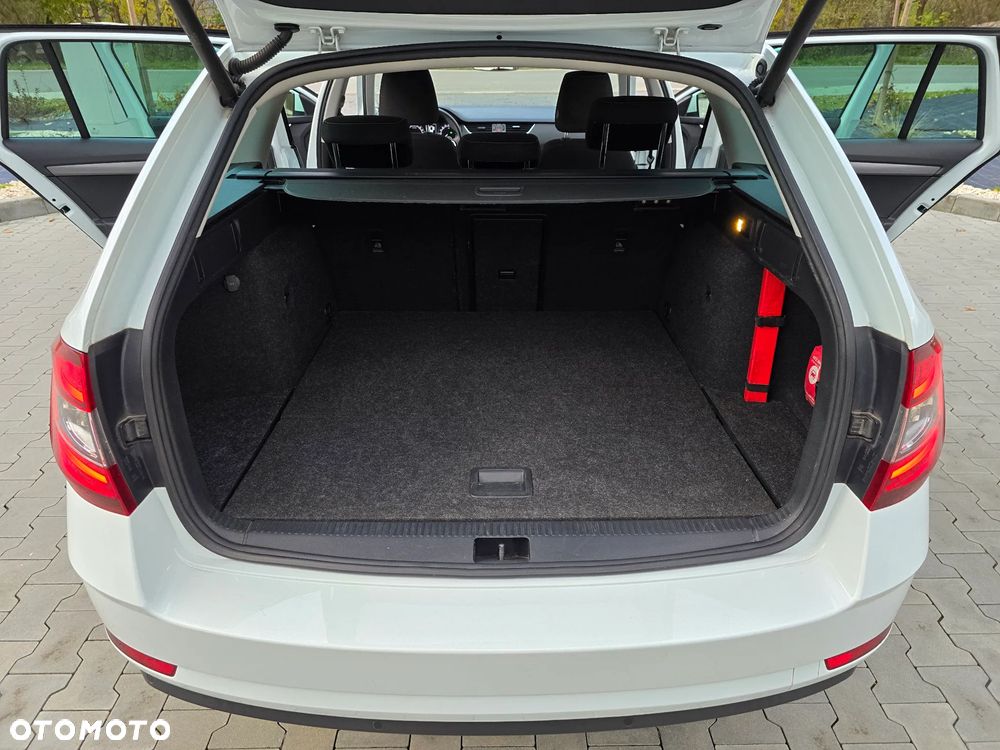 Skoda Octavia Combi 2.0 TDI DSG Clever - 36