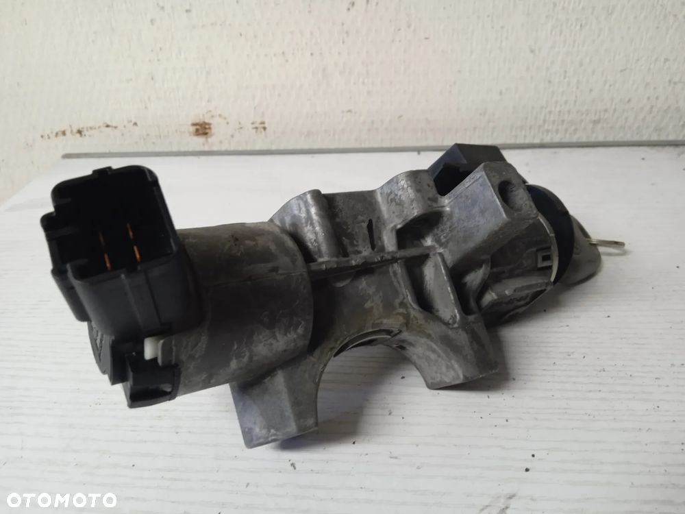 STACYJKA Z KLUCZYKIEM TOYOTA AVENSIS T25 45020-05-04 - 2