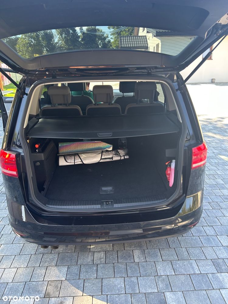 Volkswagen Touran - 22